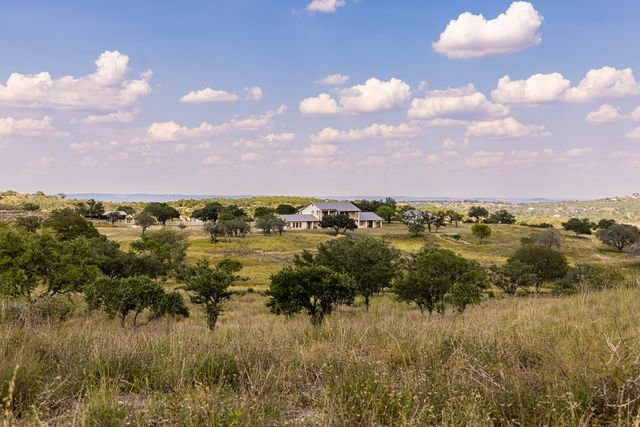 945 Elm Pass Rd, Center Point, TX 78010
