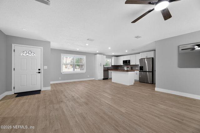 1832 PLAINFIELD Avenue, Orange Park, FL 32073