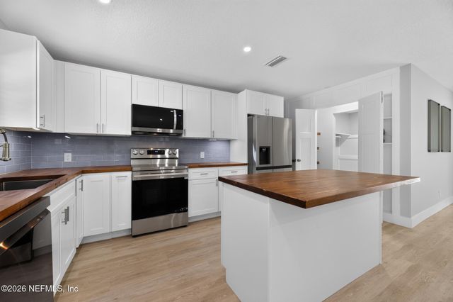1832 PLAINFIELD Avenue, Orange Park, FL 32073