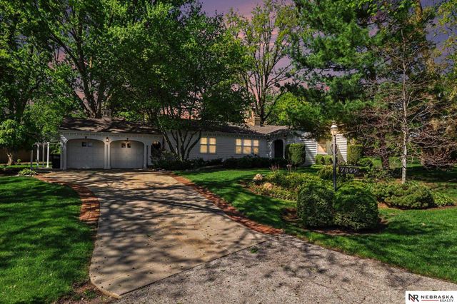 7809 Hickory Circle, Omaha, NE 68124