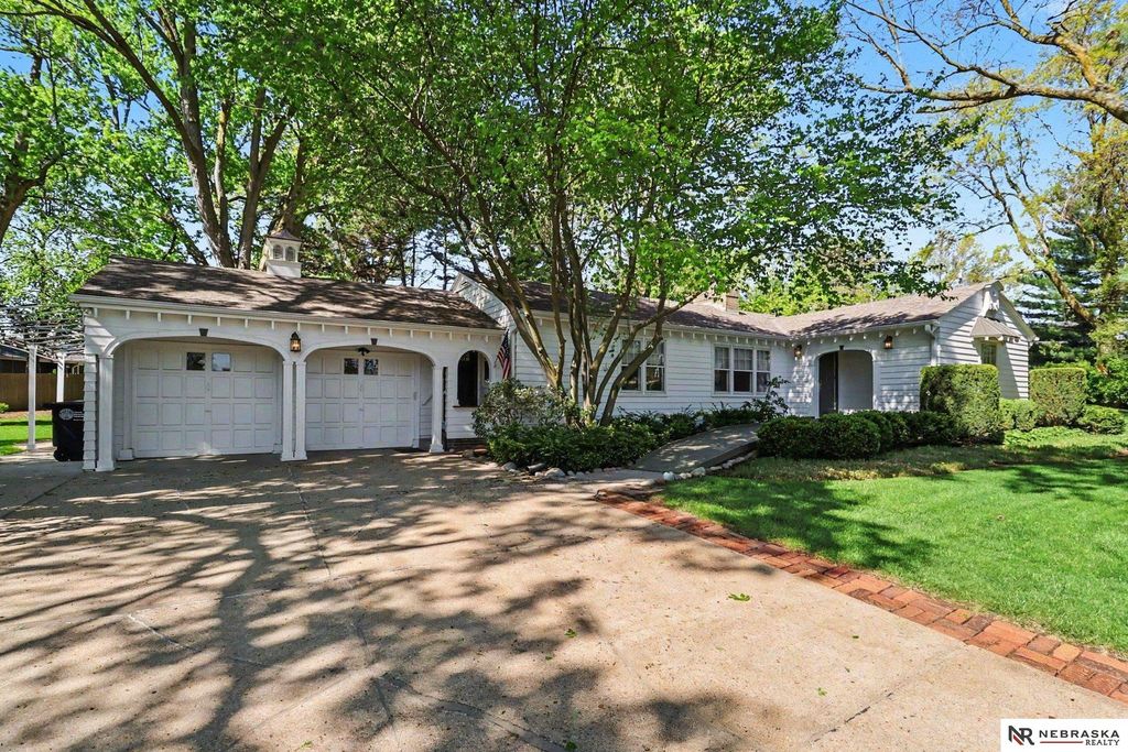7809 Hickory Circle, Omaha, NE 68124
