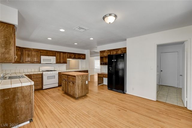 804 GLEN ABBEY Circle, Las Vegas, NV 89107