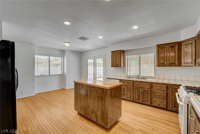 804 GLEN ABBEY Circle, Las Vegas, NV 89107
