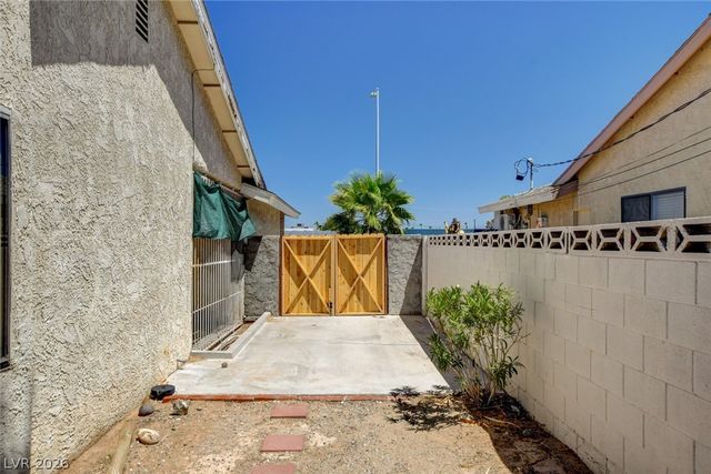 804 GLEN ABBEY Circle, Las Vegas, NV 89107