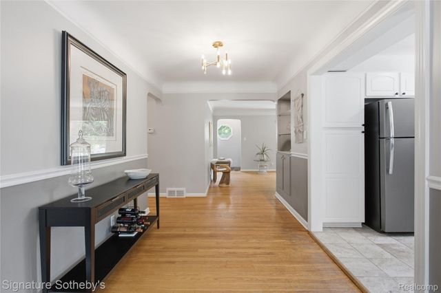 16908 Dunblaine Avenue, Beverly Hills Village, MI 48025