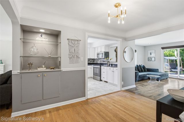 16908 Dunblaine Avenue, Beverly Hills Village, MI 48025