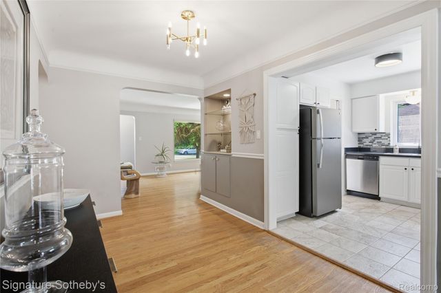 16908 Dunblaine Avenue, Beverly Hills Village, MI 48025