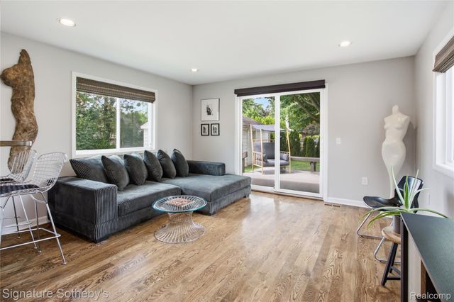 16908 Dunblaine Avenue, Beverly Hills Village, MI 48025