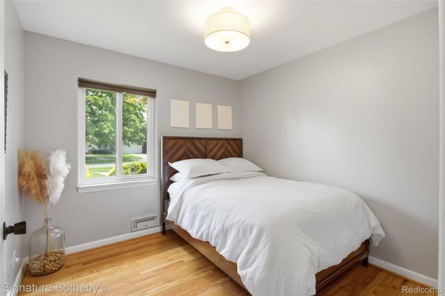 16908 Dunblaine Avenue, Beverly Hills Village, MI 48025