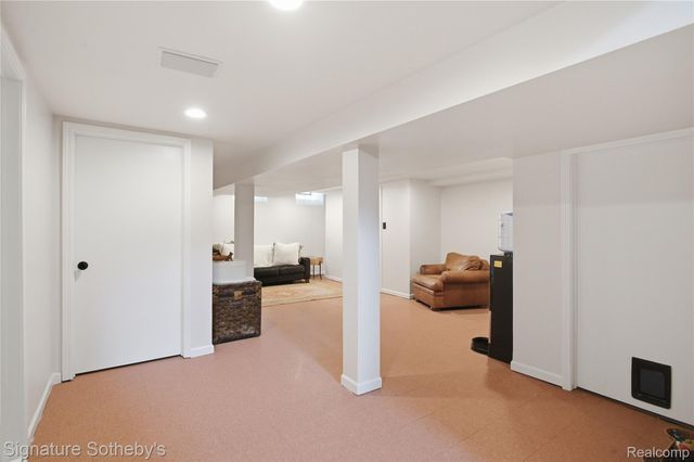 16908 Dunblaine Avenue, Beverly Hills Village, MI 48025