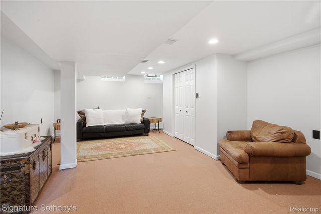 16908 Dunblaine Avenue, Beverly Hills Village, MI 48025