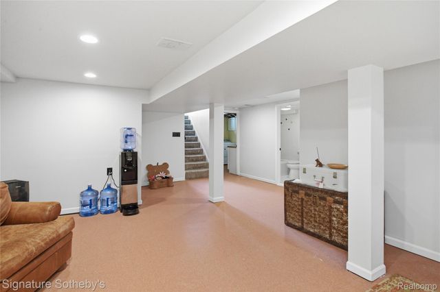 16908 Dunblaine Avenue, Beverly Hills Village, MI 48025
