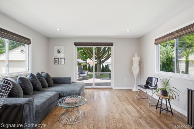 16908 Dunblaine Avenue, Beverly Hills Village, MI 48025