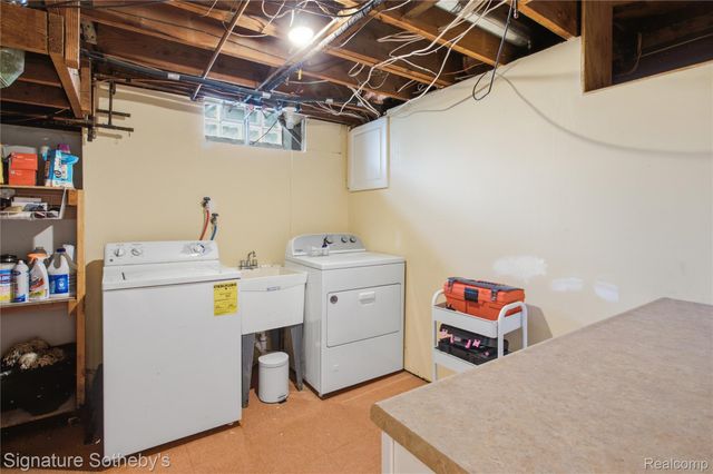 16908 Dunblaine Avenue, Beverly Hills Village, MI 48025