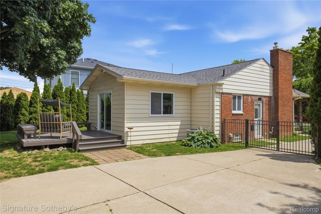 16908 Dunblaine Avenue, Beverly Hills Village, MI 48025