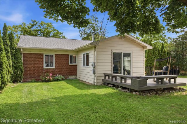 16908 Dunblaine Avenue, Beverly Hills Village, MI 48025