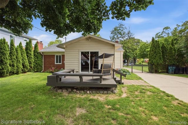 16908 Dunblaine Avenue, Beverly Hills Village, MI 48025