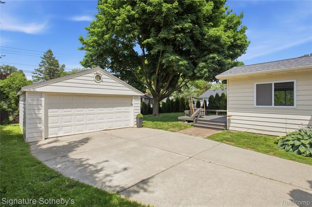 16908 Dunblaine Avenue, Beverly Hills Village, MI 48025