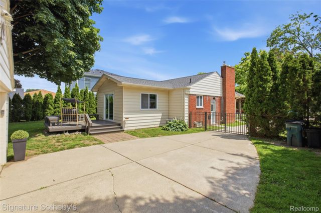 16908 Dunblaine Avenue, Beverly Hills Village, MI 48025