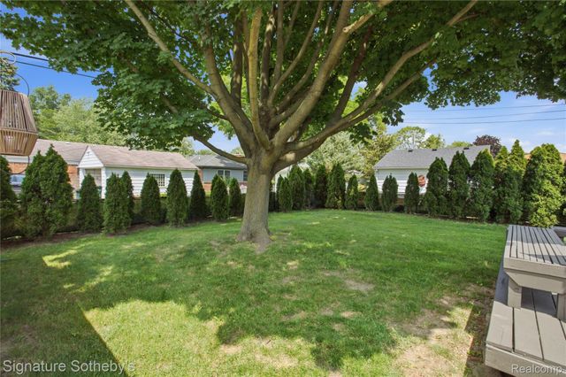 16908 Dunblaine Avenue, Beverly Hills Village, MI 48025