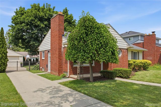 16908 Dunblaine Avenue, Beverly Hills Village, MI 48025