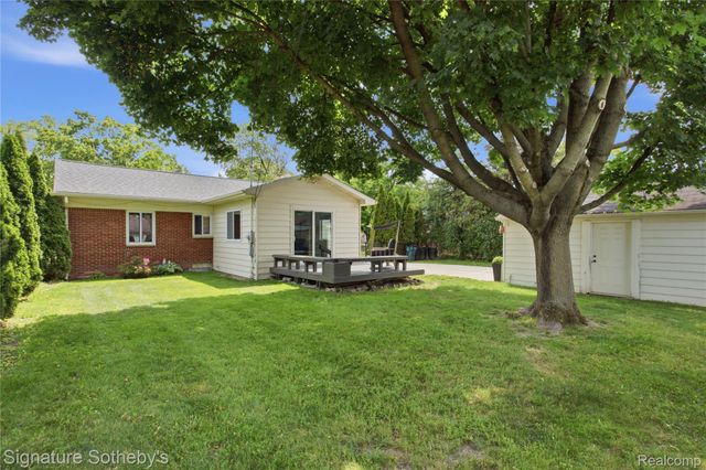 16908 Dunblaine Avenue, Beverly Hills Village, MI 48025