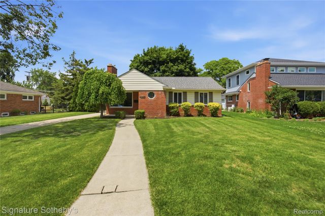 16908 Dunblaine Avenue, Beverly Hills Village, MI 48025