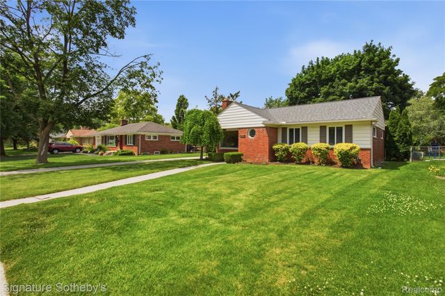 16908 Dunblaine Avenue, Beverly Hills Village, MI 48025