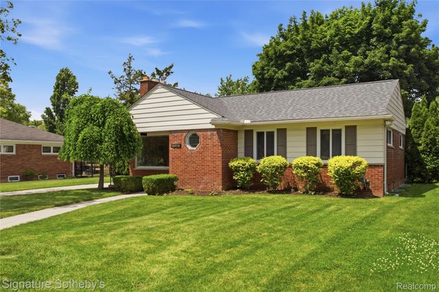16908 Dunblaine Avenue, Beverly Hills Village, MI 48025