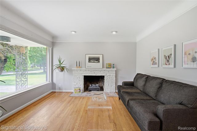 16908 Dunblaine Avenue, Beverly Hills Village, MI 48025