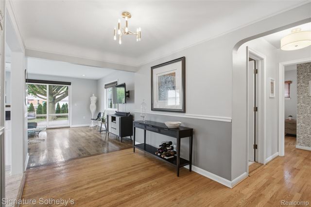 16908 Dunblaine Avenue, Beverly Hills Village, MI 48025