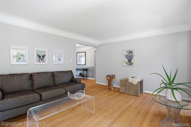 16908 Dunblaine Avenue, Beverly Hills Village, MI 48025