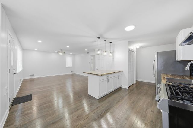 10828 S PULASKI Road, Oak Lawn, IL 60453