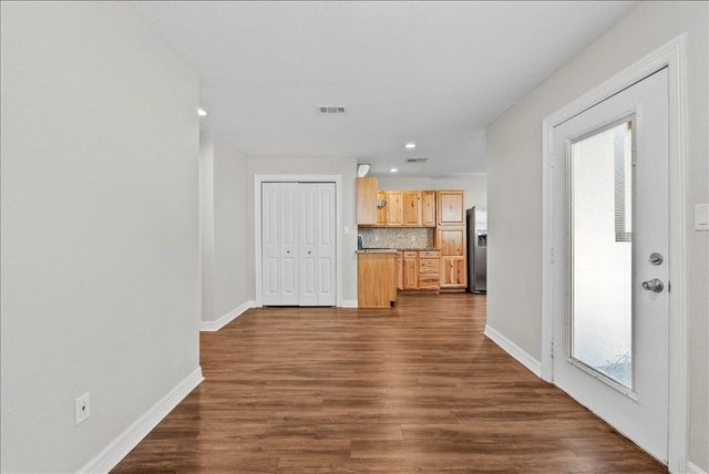 120 N Illinois Avenue, League City, TX 77573