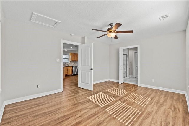 120 N Illinois Avenue, League City, TX 77573