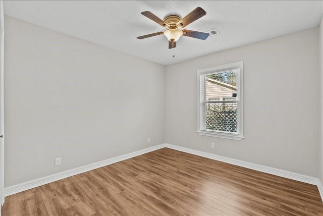 120 N Illinois Avenue, League City, TX 77573