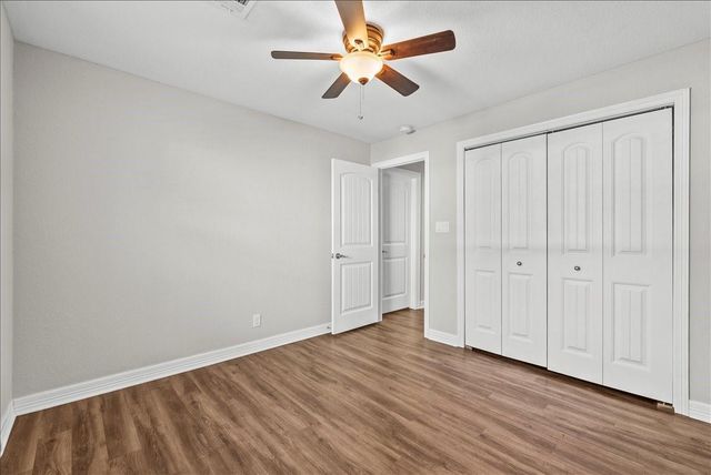 120 N Illinois Avenue, League City, TX 77573