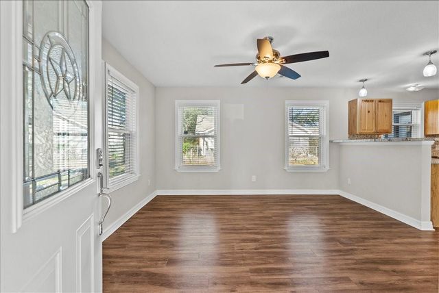 120 N Illinois Avenue, League City, TX 77573