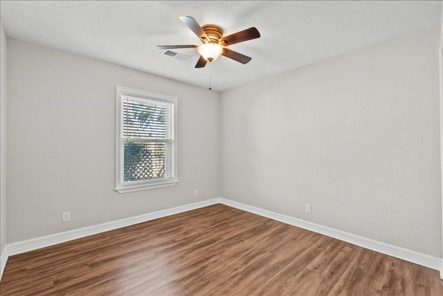 120 N Illinois Avenue, League City, TX 77573