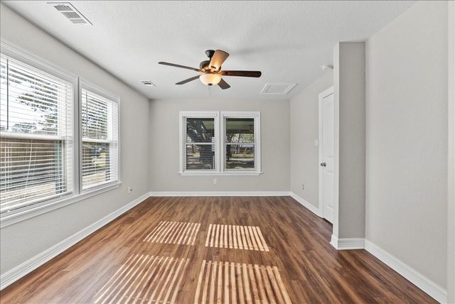 120 N Illinois Avenue, League City, TX 77573