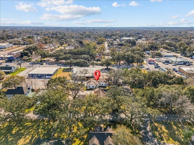 120 N Illinois Avenue, League City, TX 77573