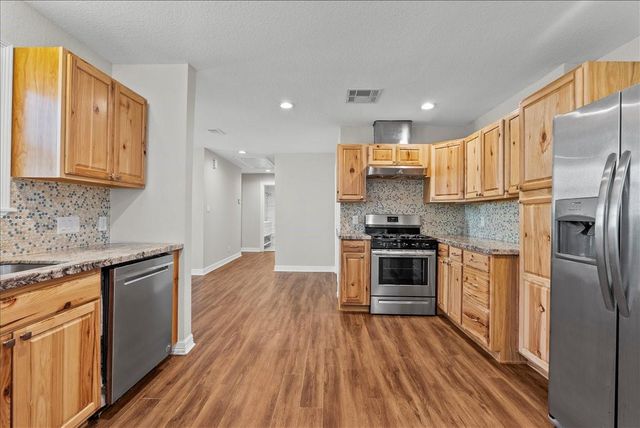 120 N Illinois Avenue, League City, TX 77573