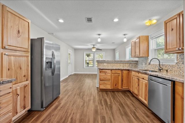 120 N Illinois Avenue, League City, TX 77573