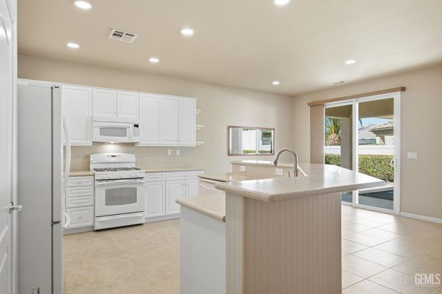 6010 Lassen Ridge Road, Bakersfield, CA 93306