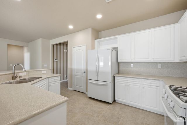 6010 Lassen Ridge Road, Bakersfield, CA 93306