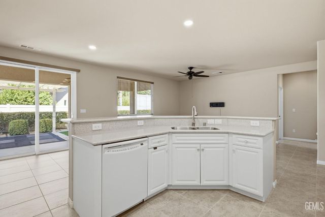 6010 Lassen Ridge Road, Bakersfield, CA 93306