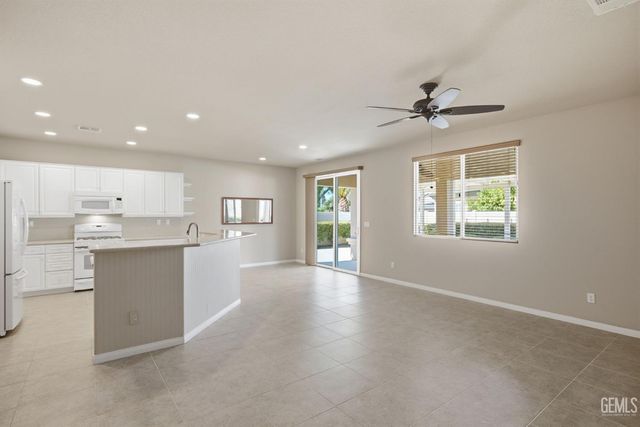6010 Lassen Ridge Road, Bakersfield, CA 93306