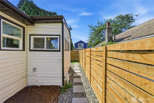 12215 44th Avenue S, Tukwila, WA 98178