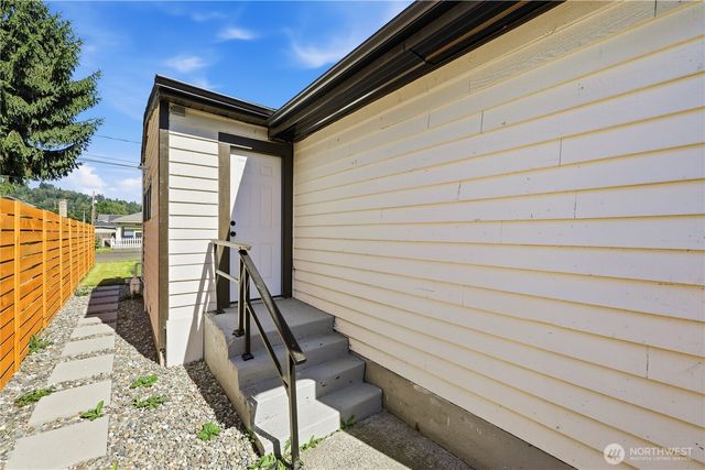 12215 44th Avenue S, Tukwila, WA 98178