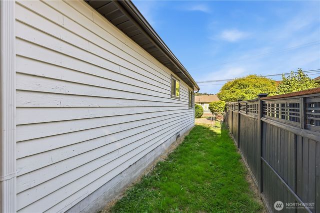 12215 44th Avenue S, Tukwila, WA 98178